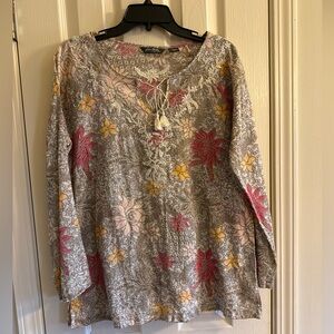 Eddie Bauer Women’s Top Size Large Embroidered Detail
